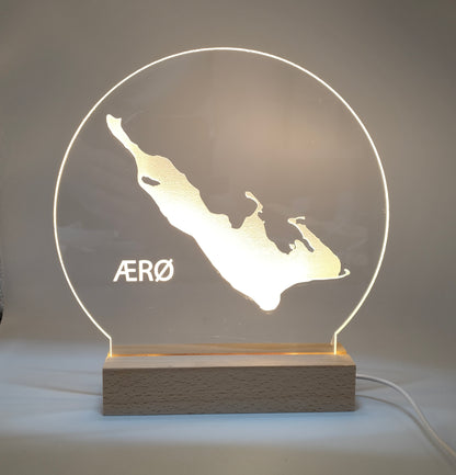 Ærø på LED lys fod - Dansk produceret 20 cm akryl lys