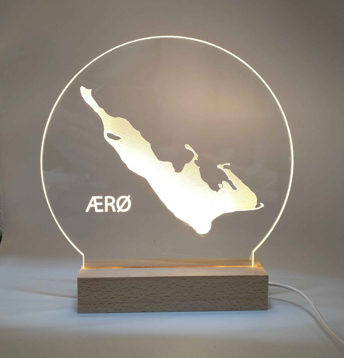 Ærø på LED lys fod - Dansk produceret 20 cm akryl lys