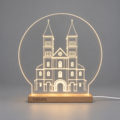 Viborg Domkirke 15 cm - LED lys fra Dejligelys ved vindue i solnedgang